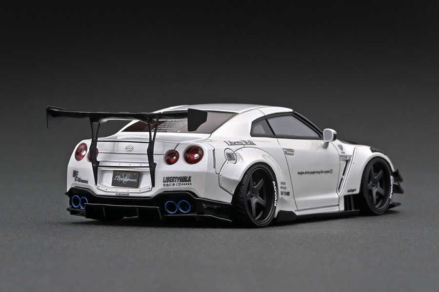 IG2553 1/43 LB-WORKS Nissan GT-R R35 type 2 White With Ms. Chisaki 